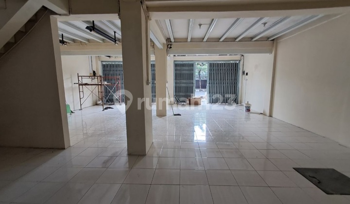 Ruko Siap Tiga Lantai Pakai Pinggir Jalan Raya Tengah Kota 2