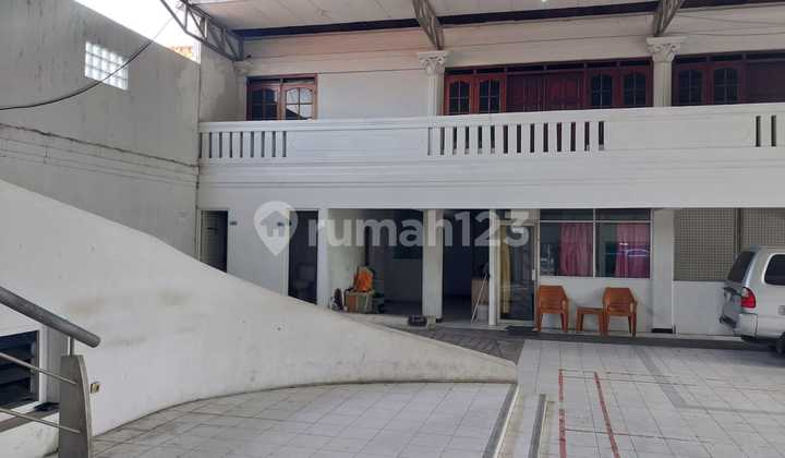 Premium Strategic Commercial Space by the Main Road in Central Semarang 2