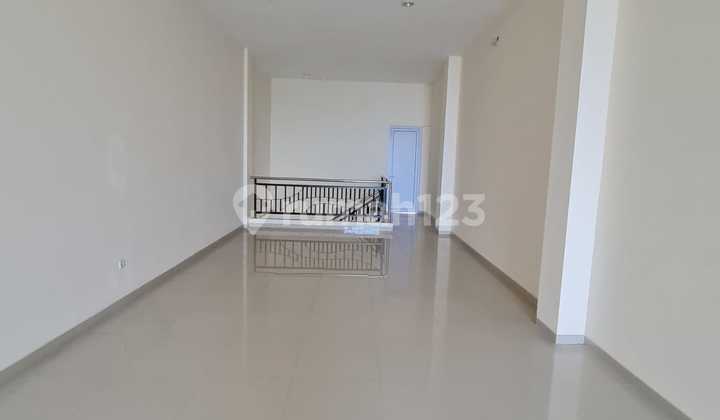 Premium Strategic Shop House by the Main Road in Ngaliyan, West Semarang 2