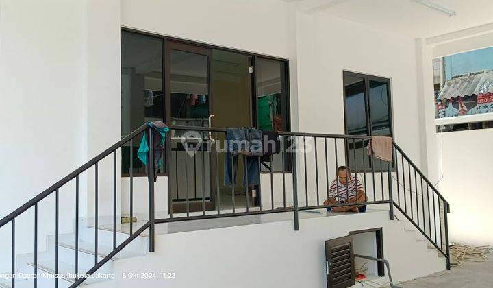 Rumah 4 Lantai Dekat Apartemen Dan Bank Bri 2