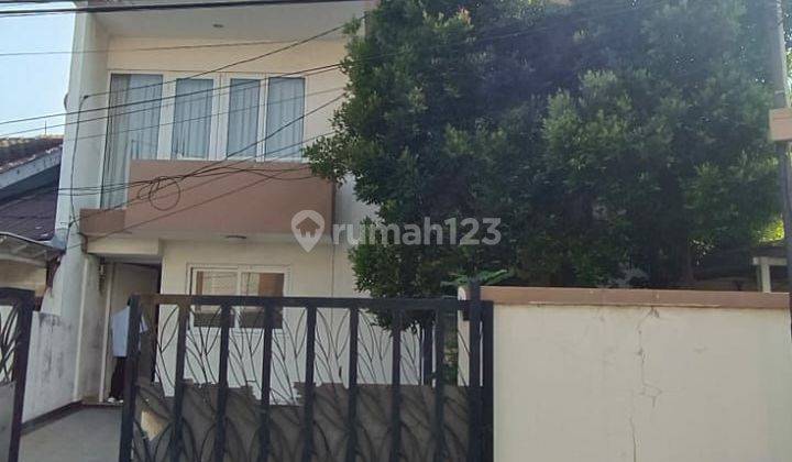 Rumah 3 lantai dekat pusat belanja, kantor, dll 1