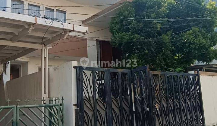 Rumah 3 lantai dekat pusat belanja, kantor, dll 2