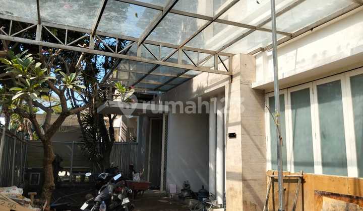 Luxurious house in Pakuwon City near ITS, close to Galaxy Mall.