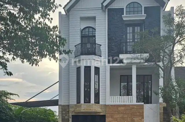 Luxury house in Bukit Mas tourism area near Pakuwon Mall PTC, close to UNESA Lidah campus. 1