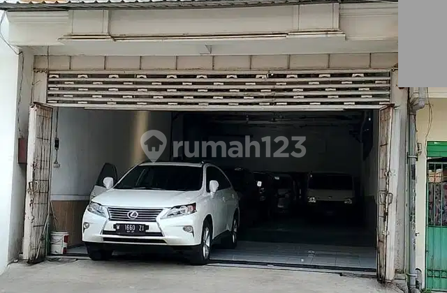 Shop house on Kertajaya main road near Manyar, close to Galaxy Mall. 1