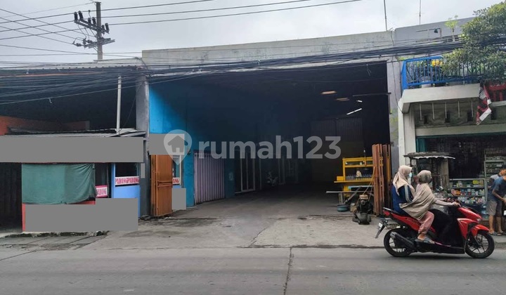 Warehouse on Raya Benowo, zero main road near RSI, close to Benowo terminal. Warehouse on Raya Benowo, zero main road near RSI, close to Benowo terminal.