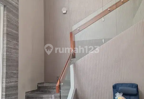 Citraland International Village house near Gwalk, close to Pakuwon Mall PTC, near UC campus. 2