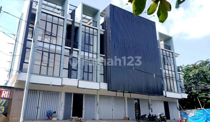 Ruko Strategis Di Raya Wiyung, Surabaya . Parkir Luas Ruko Strategis Di Raya Wiyung, Surabaya . Parkir Luas