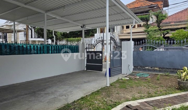 Darmo Permai North house near HR Muhammad, close to Sukomanunggal, near the modern market. Darmo Permai North house near HR Muhammad, close to Sukomanunggal, near the modern market.