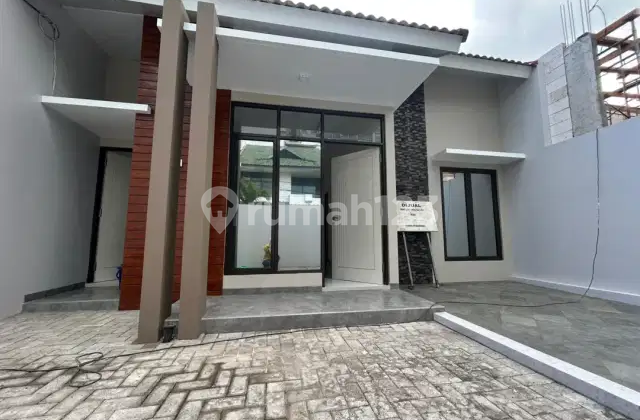 rumah kencanasari Timur dekat ciputra world, selangkah mayjen sungkono rumah kencanasari Timur dekat ciputra world, selangkah mayjen sungkono