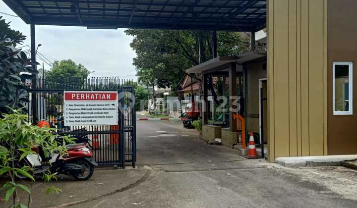 Dijual Segera... Rumah Nyaman Di Kompleks Greeta Residence, Graha Raya, Bintaro.