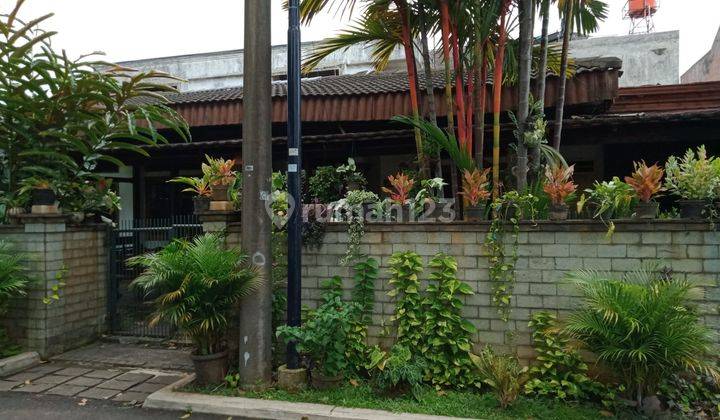 Dijual Rumah Hoek, Depan Taman Di Jl. Bendi Raya, Tanah Kusir, Jak-sel. Rumah Bagus SHM 2