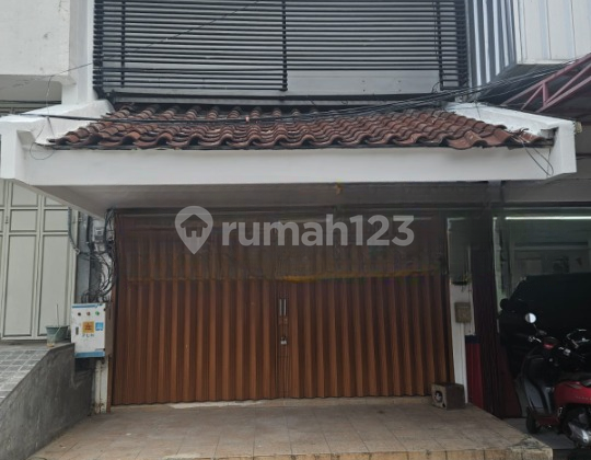 Disewakan / Dijual Ruko di Raya Kelapa Hibrida - Hadap Utara, Siap Pakai