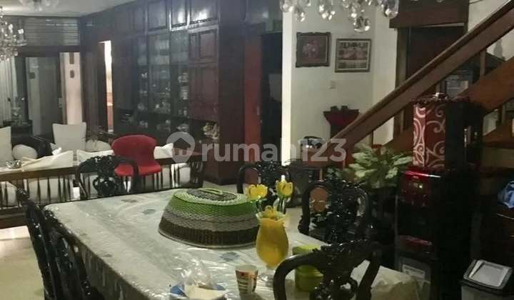 Special! Rarely Available for Sale - House in Tebet, South Jakarta. Strategic Location, Hook, Fronts Main Road, RING 1 TEBET. 2