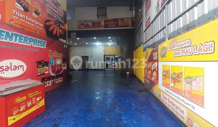 3-Storey Warehouse & Office Ready for Use in Jagakarsa, Strategic Location Near Highway & Mall 3-Storey Warehouse & Office Ready for Use in Jagakarsa, Strategic Location Near Highway & Mall