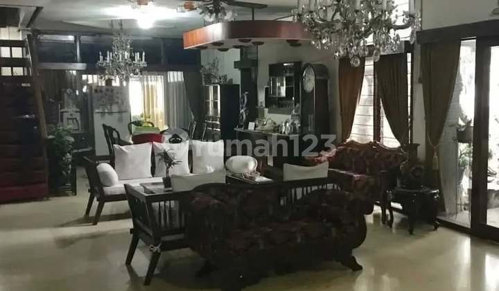 Istimewa ! Jarang Ada  Dijual Rumah Tebet, Jakarta Selatan Lokasi Strategis, Hook, Depan Jalan Besar, RING 1 TEBET