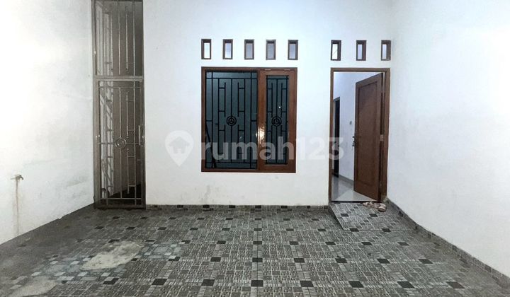Disewakan Rumah 2 Lantai di Cempaka Putih - Cocok untuk Kantor, Bimbel, atau Kos 2
