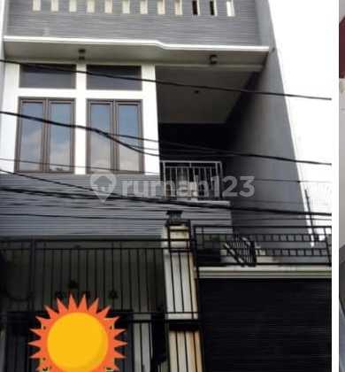 For Rent 3.5-story House in Tarian Raya, Kelapa Gading