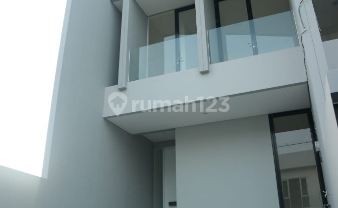 Dian Istana Graha Family Luxury House Pakuwon Indah West Surabaya