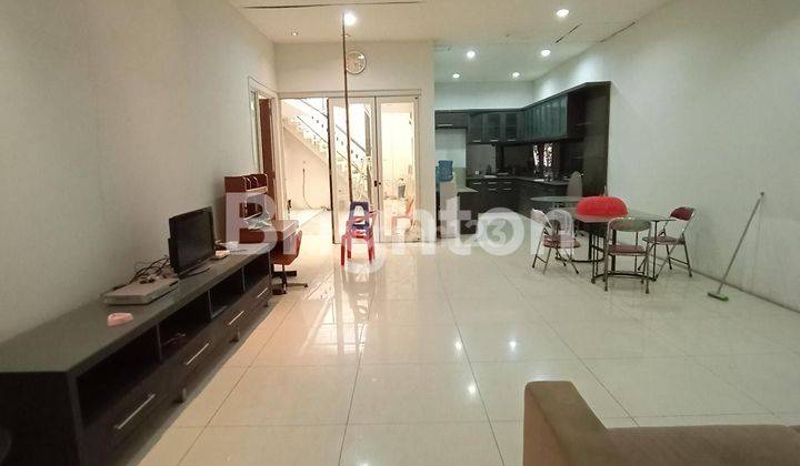 RUMAH PUSAT KOTA, DEKAT GRAND CITY, ROW JALAN 3 MOBIL 2