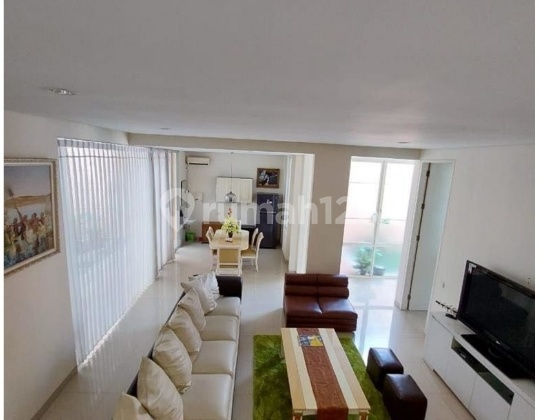 Luxury House Fully Furnished Ready to Occupy Pakuwon Indah Cluster The Mansion West Surabaya Near Pakuwon Mall. Complete Facilities Swimming Pool, Basketball Court, Jogging Track 2