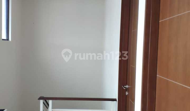 Citraland House Good Minimalist Two Floors Like New Fresh Sparkling Condition Super Well-Maintained Pleasant Comfortable Safe and Quiet Location 2