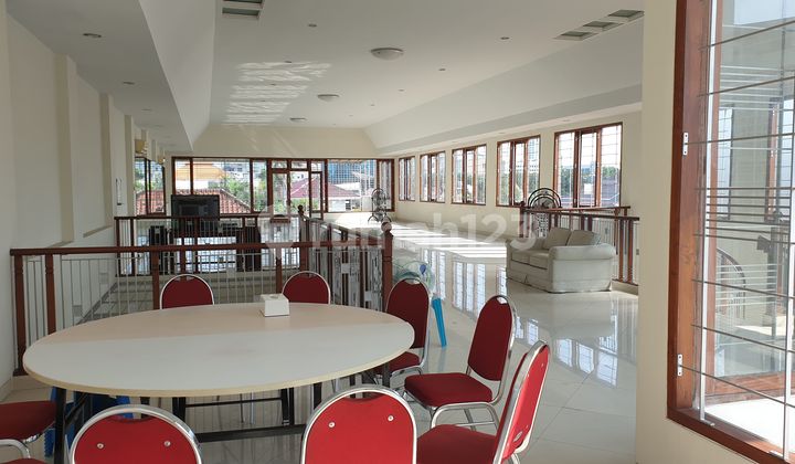 Three-Story Commercial Building Full Commercial Structure on Embong Kenongo Street, Surabaya City Center 2