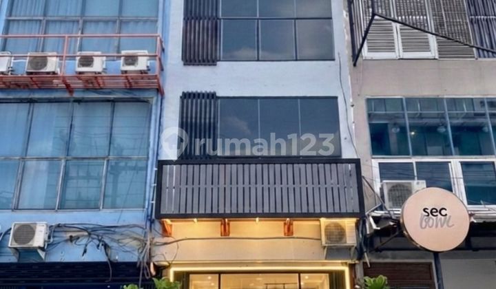 For Quick Sale: 4-Story Shophouse in Manyar Kertoarjo, Central Surabaya