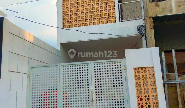 Rumah 2 lantai siap huni dekat ke tol tb.simatupang 1