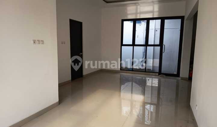 Jual Rumah Tengah Kota Baru Renovasi Indraprasta 2