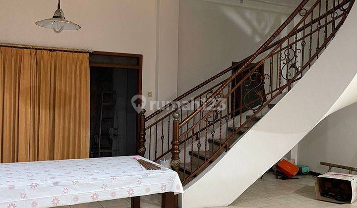 Rumah bagus Dan murah 2 Lantai di tengah kota 3