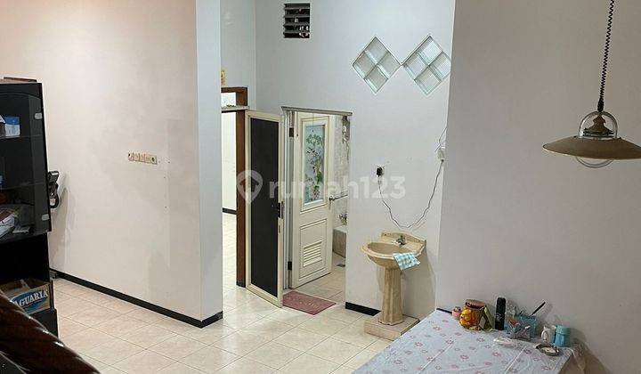 Rumah bagus Dan murah 2 Lantai di tengah kota 5