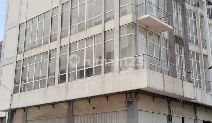 Disewakan Ruko Lokasi Strategis Dekat Bandara Ahmad Yani