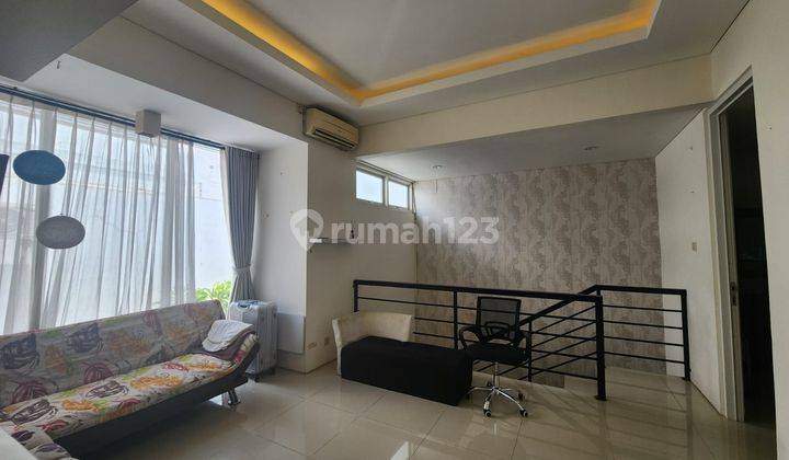 Disewakan Rumah Furnished 2 Lantai Bagus Di Bsb  2