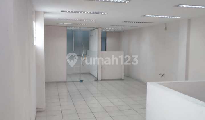 For Rent: 3-Story Shop House at Strategic Location, Gajah Mada Street, Semarang 1