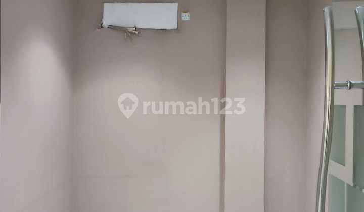 For Rent: 3-Story Shop House at Strategic Location, Gajah Mada Street, Semarang 2