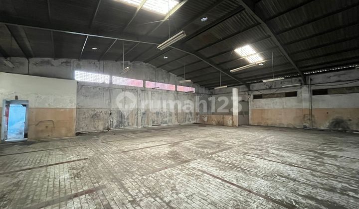 For Rent: Commercial Space in a Strategic Location on Semarang Main Road 2