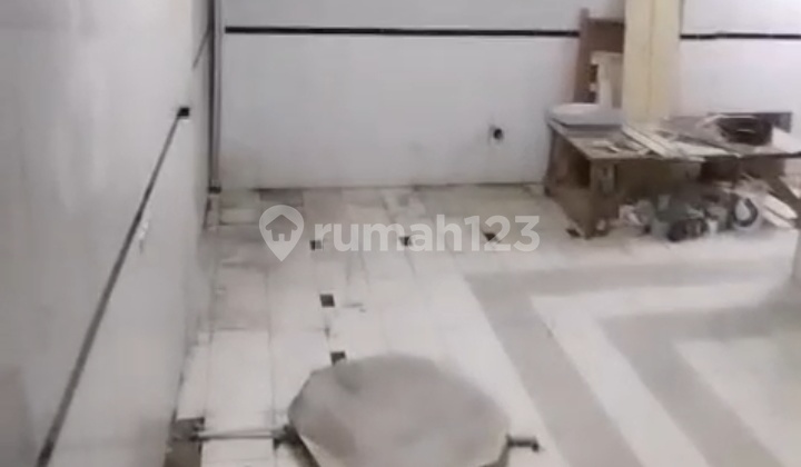 Strategic Ruko on Adisucipto Street Near Ambarukmo 2