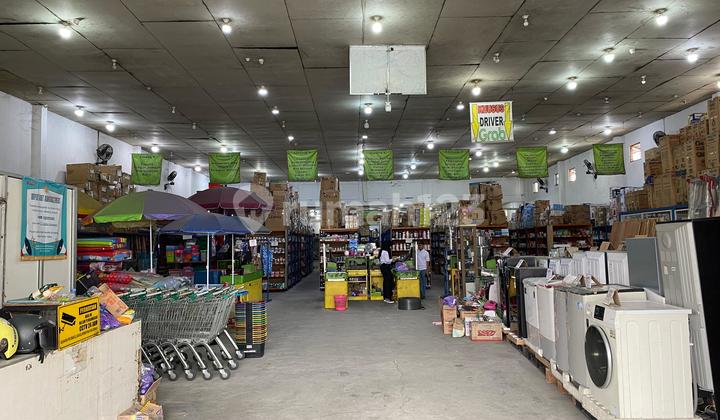 Strategic Warehouse on the Main Roadside of Kaliurang