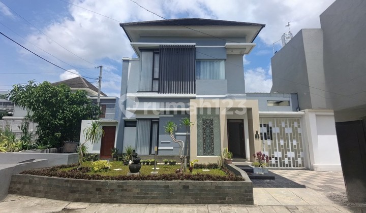 Rumah Mewah di Perumahan Palagan