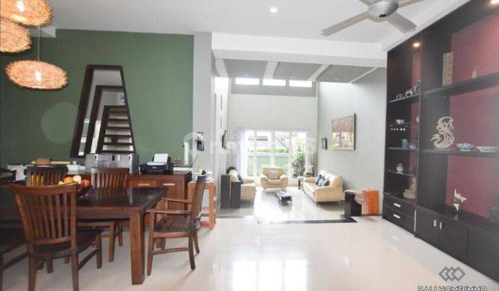 (I57) RUMAH MODERN FULL FURNISH STRATEGIS DIKEROBOKAN MERTANADI 2