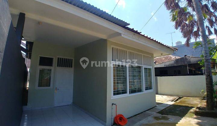 (I78) RUMAH 1 LANTAI DENGAN HALAMAN ASRI DI TAMAN GRYA JIMBARAN 1