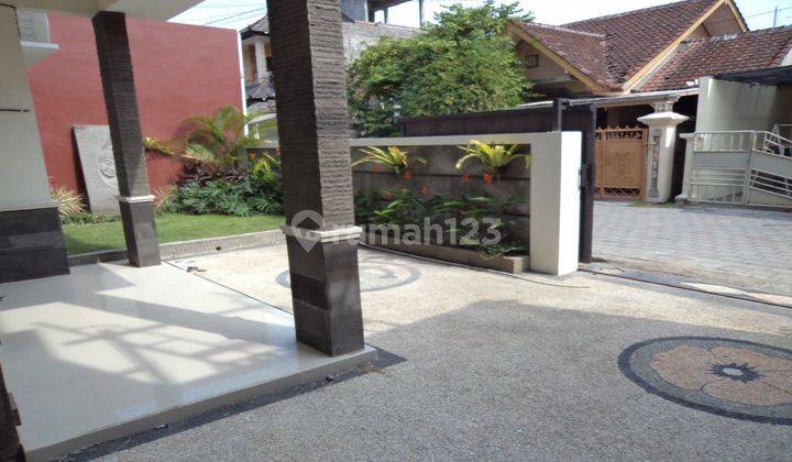 (J26) RUMAH MODERN MINIMALIS DI KEROBOKAN  2