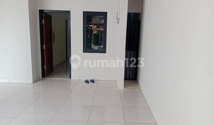 Nice Strategic House Near Samsat Solo Office