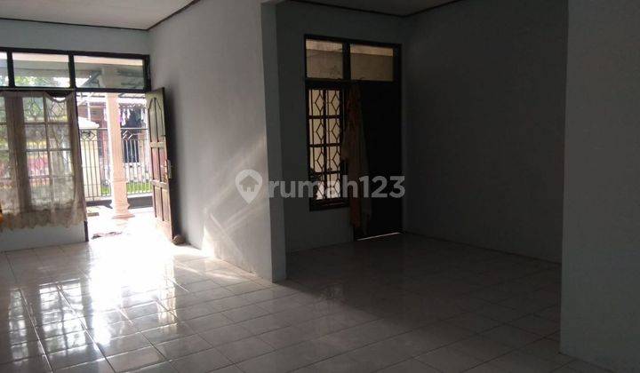 Rumah Terawat Dekat Pintu Tol Soker . Banjarsari Solo  7