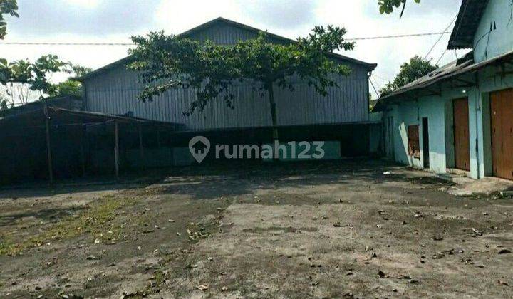 Gudang Pinggir Jalan Besar. Masaran  1