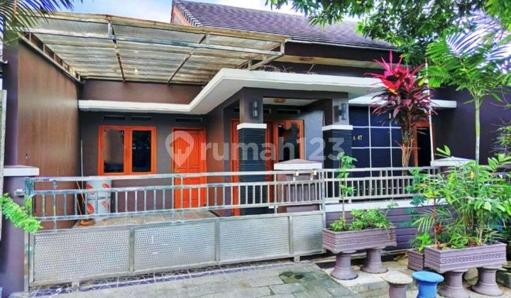 Nice Semi-Furnished House Near Klodran Solo Toll Road