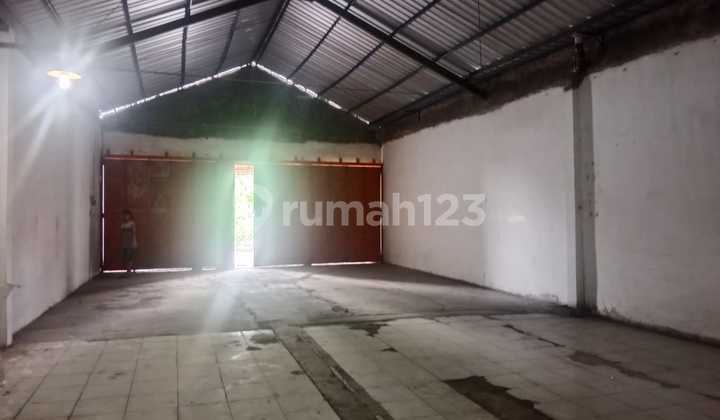 Warehouse Strategic Business Space Near Solo