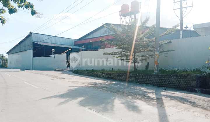 Good Strategic Factory Warehouse Close to Solo.