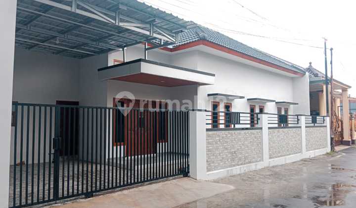 Nice New House Near Donohudan Hajj Dormitory, Solo Airport